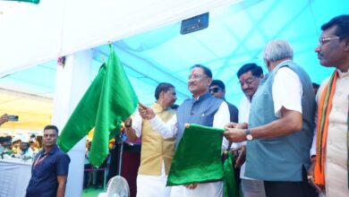 рдЕрдм рд░рд╛рдЬрд┐рдо рдЬреБрдбрд╝рд╛ рд░реЗрд▓ рдиреЗрдЯрд╡рд░реНрдХ рд╕реЗ, рд╕реАрдПрдо рдиреЗ рдирдИ рдЯреНрд░реЗрди рдХреЛ рджрд┐рдЦрд╛рдИ рд╣рд░реА рдЭрдВрдбреА рдЕрдм рд░рд╛рдЬрд┐рдо рдЬреБрдбрд╝рд╛ рд░реЗрд▓ рдиреЗрдЯрд╡рд░реНрдХ рд╕реЗ, рд╕реАрдПрдо рдиреЗ рдирдИ рдЯреНрд░реЗрди рдХреЛ рджрд┐рдЦрд╛рдИ рд╣рд░реА рдЭрдВрдбреА