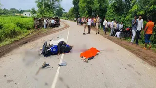 पिकअप और बाइक में टक्कर, डोंगरगढ़ में 2 युवकों की मौत पिकअप और बाइक में टक्कर, डोंगरगढ़ में 2 युवकों की मौत