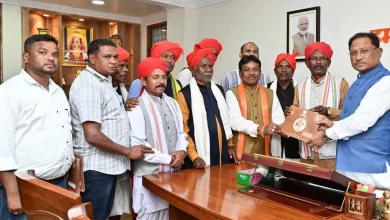 विश्व प्रसिद्ध बस्तर दशहरा : सांसद के साथ बस्तर दशहरा समिति ने CM साय को दिया निमंत्रण