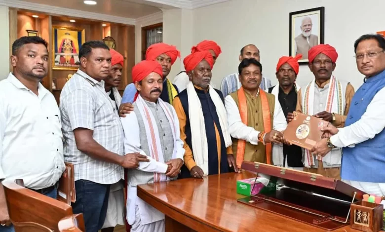 विश्व प्रसिद्ध बस्तर दशहरा : सांसद के साथ बस्तर दशहरा समिति ने CM साय को दिया निमंत्रण विश्व प्रसिद्ध बस्तर दशहरा : सांसद के साथ बस्तर दशहरा समिति ने CM साय को दिया निमंत्रण