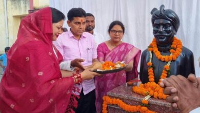 शहीद वीरनारायण सिंह का बलिदान आने वाली पीढ़ियों को करता रहेगा प्रेरित: मंत्री टंक राम वर्मा शहीद वीरनारायण सिंह का बलिदान आने वाली पीढ़ियों को करता रहेगा प्रेरित: मंत्री टंक राम वर्मा