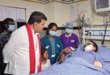 आईईडी की चपेट में आने वाले सीआरपीएफ जवान से डिप्टी सीएम शर्मा ने की मुलाकात आईईडी की चपेट में आने वाले सीआरपीएफ जवान से डिप्टी सीएम शर्मा ने की मुलाकात