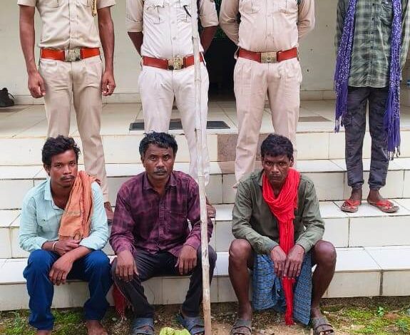 वन्यप्राणियों के शिकार की योजना बनाते तीन धरे गए वन्यप्राणियों के शिकार की योजना बनाते तीन धरे गए