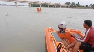 12 वर्षीय बच्चे की जान बचाने के प्रयास में शिवनाथ नदी में कूदा युवक, लापता 12 वर्षीय बच्चे की जान बचाने के प्रयास में शिवनाथ नदी में कूदा युवक, लापता