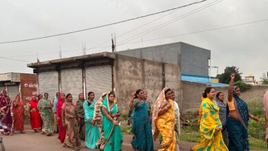 कुरूद में महिलाओं ने रैली निकाल असामाजिक गतिविधियों से दूर रहने ग्रामीणों को ताकीद की