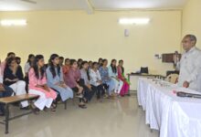 “कवि सम्मेलन 2025: अग्रसेन महाविद्यालय में गूंजीं युवा कवियों की ग़ज़लें और शायरियां”