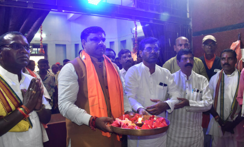 गंगा मैय्या, सियादेवी और कंकालिन माता मंदिर परिसर को किया जाएगा विकसित: गजेन्द्र यादव गंगा मैय्या, सियादेवी और कंकालिन माता मंदिर परिसर को किया जाएगा विकसित: गजेन्द्र यादव