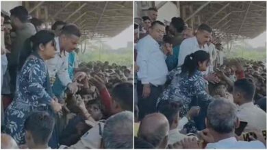 खाद वितरण के दौरान तहसीलदार का किसान को थप्पड़, देवरी में हंगामा खाद वितरण के दौरान तहसीलदार का किसान को थप्पड़, देवरी में हंगामा