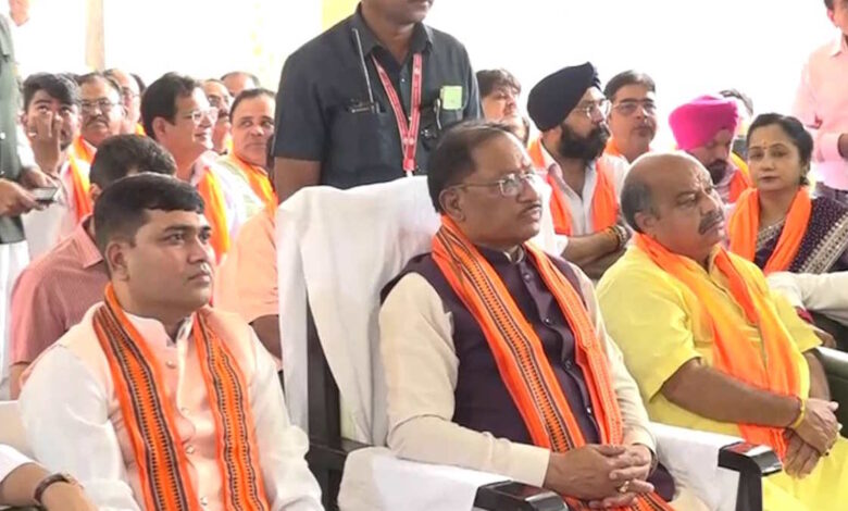 मुख्यमंत्री विष्णुदेव साय ने ‘मन की बात’ कार्यक्रम में अंबिकापुर की स्वच्छता की सराहना सुनी मुख्यमंत्री विष्णुदेव साय ने ‘मन की बात’ कार्यक्रम में अंबिकापुर की स्वच्छता की सराहना सुनी