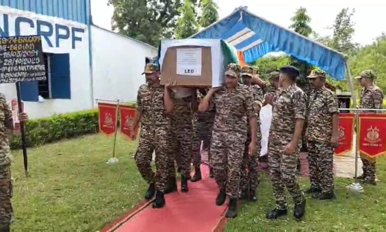 सीआरपीएफ के वीर K-9 “EGO” को सैन्य सम्मान के साथ अंतिम विदाई सीआरपीएफ के वीर K-9 “EGO” को सैन्य सम्मान के साथ अंतिम विदाई