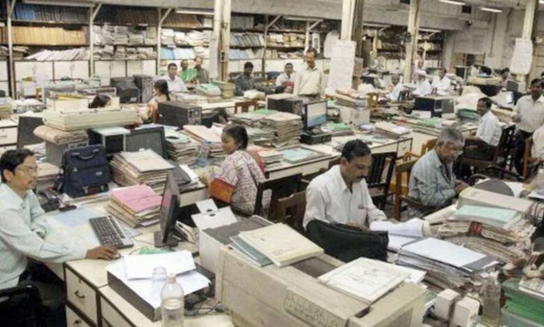 महंगाई के आगे फीकी सैलरी बढ़ोतरी: सरकारी रिपोर्ट महंगाई के आगे फीकी सैलरी बढ़ोतरी: सरकारी रिपोर्ट