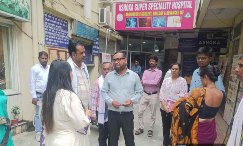 अशोका हॉस्पिटल पर मेडिकल वेस्ट फेंकने का आरोप, 50 हजार का जुर्माना अशोका हॉस्पिटल पर मेडिकल वेस्ट फेंकने का आरोप, 50 हजार का जुर्माना