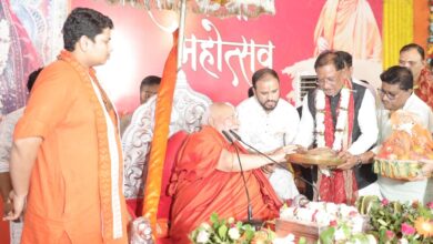 CM साय ने जगद्गुरू रामभद्राचार्य के दर्शन कर लिया आशीर्वाद, प्रदेशवासियों की सुख-समृद्धि की कामना की