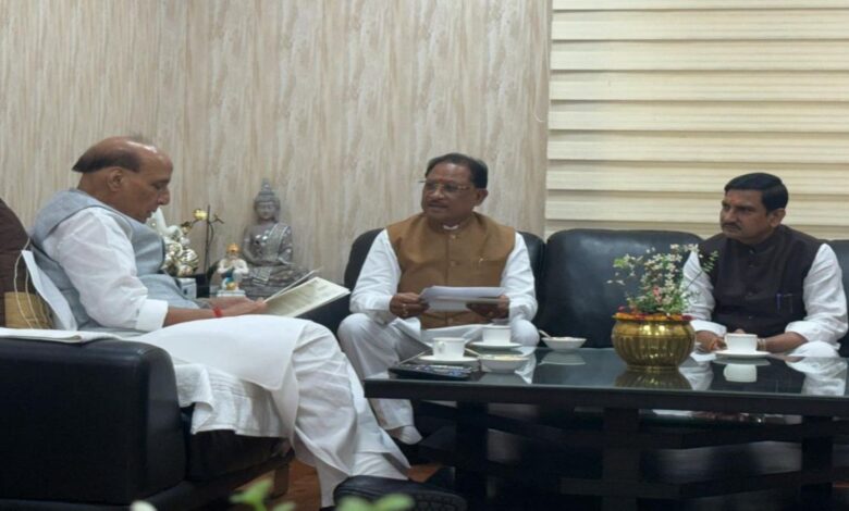बिलासपुर एयरपोर्ट विस्तार को लेकर सीएम विष्णुदेव साय ने रक्षा मंत्री से की मुलाकात बिलासपुर एयरपोर्ट विस्तार को लेकर सीएम विष्णुदेव साय ने रक्षा मंत्री से की मुलाकात