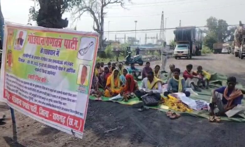 रायगढ़ में सर्व आदिवासी समाज का चक्काजाम, पांच सूत्रीय मांगों को लेकर प्रदर्शन रायगढ़ में सर्व आदिवासी समाज का चक्काजाम, पांच सूत्रीय मांगों को लेकर प्रदर्शन