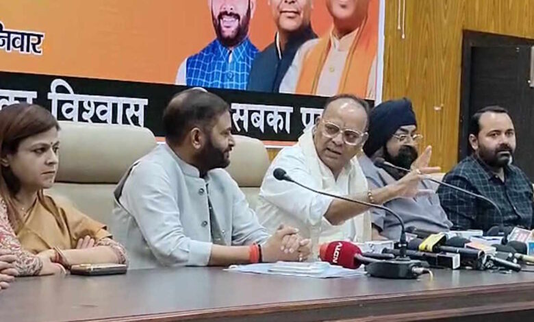 अजय चंद्राकर का पलटवार: कांग्रेसियों को बताया ‘चाटने और काटने वाला’, उमंग सिंघार पर साधा निशाना अजय चंद्राकर का पलटवार: कांग्रेसियों को बताया ‘चाटने और काटने वाला’, उमंग सिंघार पर साधा निशाना