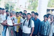 बीजापुर के 18 मजदूर कर्नाटक में बंधक बनाए गए बीजापुर के 18 मजदूर कर्नाटक में बंधक बनाए गए