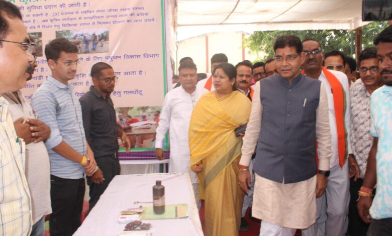 किसान हैं विकसित भारत की रीढ़, तिलहन उत्पादन से बढ़ेगी आत्मनिर्भरता: टंकराम किसान हैं विकसित भारत की रीढ़, तिलहन उत्पादन से बढ़ेगी आत्मनिर्भरता: टंकराम