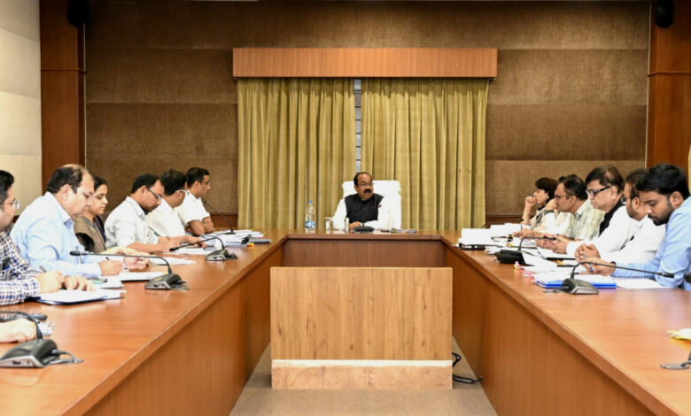 डिप्टी सीएम साव ने नगरीय प्रशासन विभाग के कार्यों की समीक्षा कर दीपावली पूर्व वेतन भुगतान के दिए निर्देश डिप्टी सीएम साव ने नगरीय प्रशासन विभाग के कार्यों की समीक्षा कर दीपावली पूर्व वेतन भुगतान के दिए निर्देश