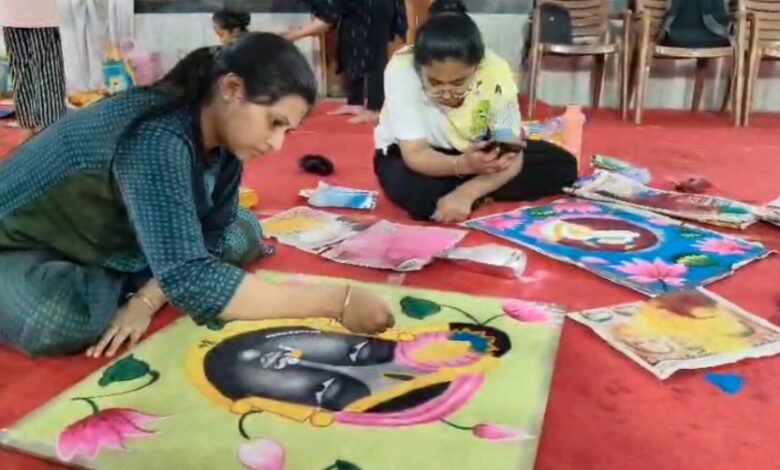 बिलासपुर में दीपावली रंगोली वर्कशॉप, बच्चों और युवाओं ने लिया भाग बिलासपुर में दीपावली रंगोली वर्कशॉप, बच्चों और युवाओं ने लिया भाग