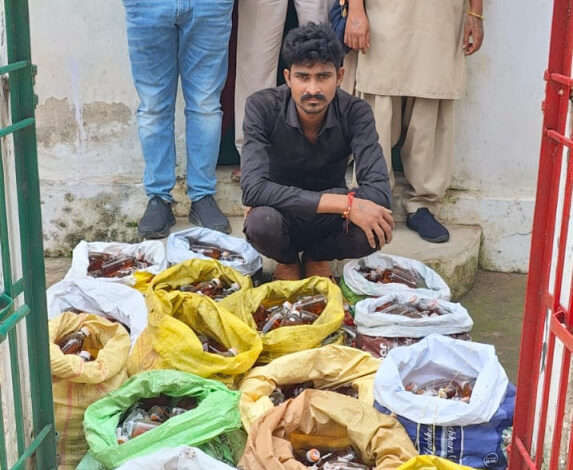 144 लीटर अवैध विदेशी मदिरा जब्त 144 लीटर अवैध विदेशी मदिरा जब्त