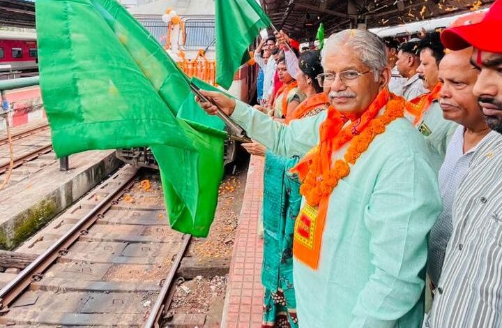 स्पेशल ट्रेन से 850 भाव-विभोर श्रद्धालु अयोध्या धाम के लिए हुए रवाना