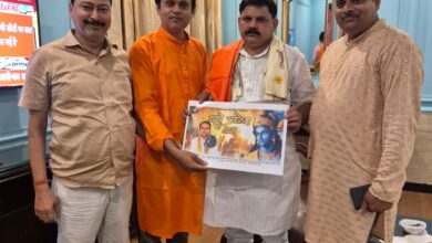 केंद्रीय मंत्री सतीश चंद्र दुबे ने लुकेश ठाकुर के अयोध्या धाम एल्बम का किया विमोचन केंद्रीय मंत्री सतीश चंद्र दुबे ने लुकेश ठाकुर के अयोध्या धाम एल्बम का किया विमोचन