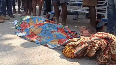 अंबिकापुर में एंबुलेंस देरी से युवक की मौत, परिजनों का चक्काजाम