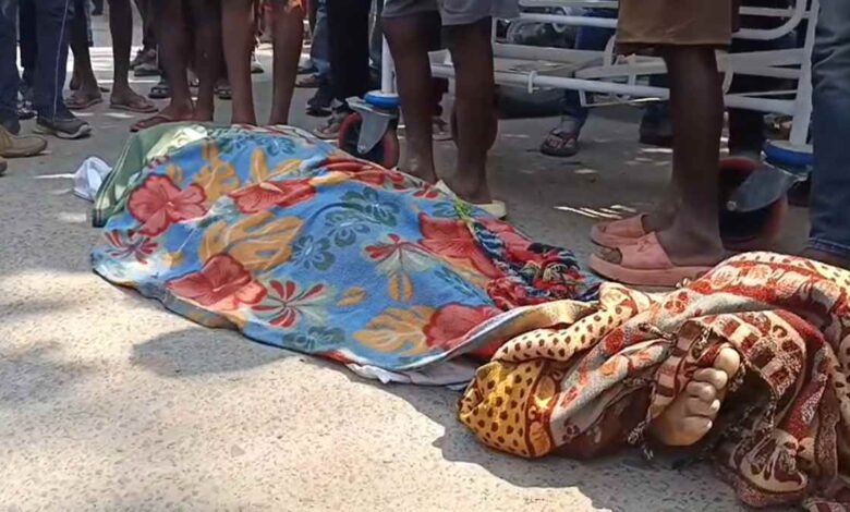 अंबिकापुर में एंबुलेंस देरी से युवक की मौत, परिजनों का चक्काजाम