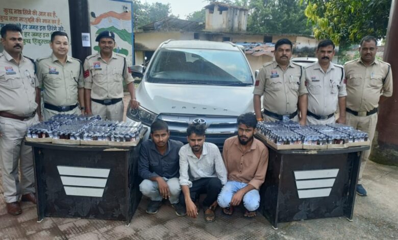 दिवाली जेल में: कफ सिरप तस्करी में तीन आरोपी चढ़े पुलिस के हत्थे दिवाली जेल में: कफ सिरप तस्करी में तीन आरोपी चढ़े पुलिस के हत्थे