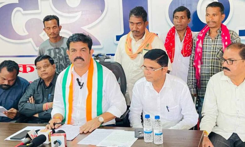 आदिवासी भूमि की कथित धोखाधड़ी आदिवासी भूमि की कथित धोखाधड़ी