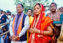 छठ महापर्व पर मुख्यमंत्री विष्णु देव साय ने उगते सूर्य को अर्घ्य अर्पित किया छठ महापर्व पर मुख्यमंत्री विष्णु देव साय ने उगते सूर्य को अर्घ्य अर्पित किया