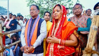 छठ महापर्व पर मुख्यमंत्री विष्णु देव साय ने उगते सूर्य को अर्घ्य अर्पित किया छठ महापर्व पर मुख्यमंत्री विष्णु देव साय ने उगते सूर्य को अर्घ्य अर्पित किया