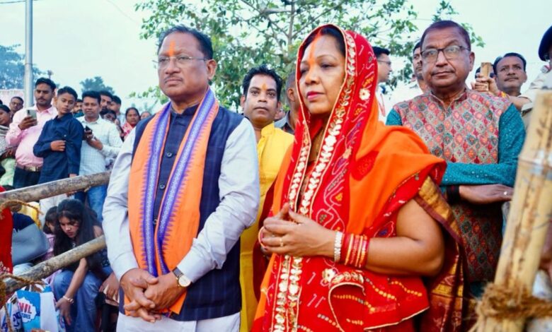 छठ महापर्व पर मुख्यमंत्री विष्णु देव साय ने उगते सूर्य को अर्घ्य अर्पित किया छठ महापर्व पर मुख्यमंत्री विष्णु देव साय ने उगते सूर्य को अर्घ्य अर्पित किया