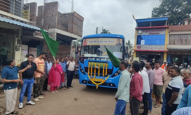 मुख्यमंत्री ग्रामीण बस योजना की कोंडागांव में हुई शुरुआत मुख्यमंत्री ग्रामीण बस योजना की कोंडागांव में हुई शुरुआत