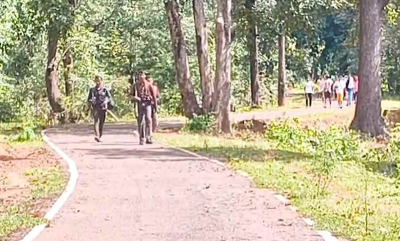 अंतागढ़ में 20 नक्सली आत्मसमर्पण, नक्सलमुक्ति की दिशा में बड़ा कदम अंतागढ़ में 20 नक्सली आत्मसमर्पण, नक्सलमुक्ति की दिशा में बड़ा कदम
