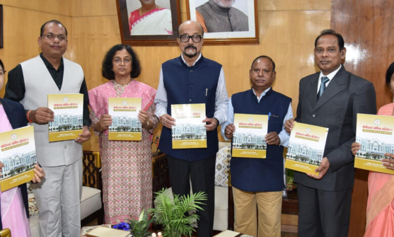 राज्यपाल को लोक सेवा आयोग की अध्यक्ष ने वार्षिक प्रतिवेदन सौंपा राज्यपाल को लोक सेवा आयोग की अध्यक्ष ने वार्षिक प्रतिवेदन सौंपा