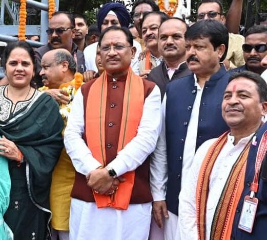सीएम ने राष्ट्रपिता महात्मा गांधी और पूर्व प्रधानमंत्री लाल बहादुर शास्त्री की प्रतिमा पर किया माल्यार्पण सीएम ने राष्ट्रपिता महात्मा गांधी और पूर्व प्रधानमंत्री लाल बहादुर शास्त्री की प्रतिमा पर किया माल्यार्पण