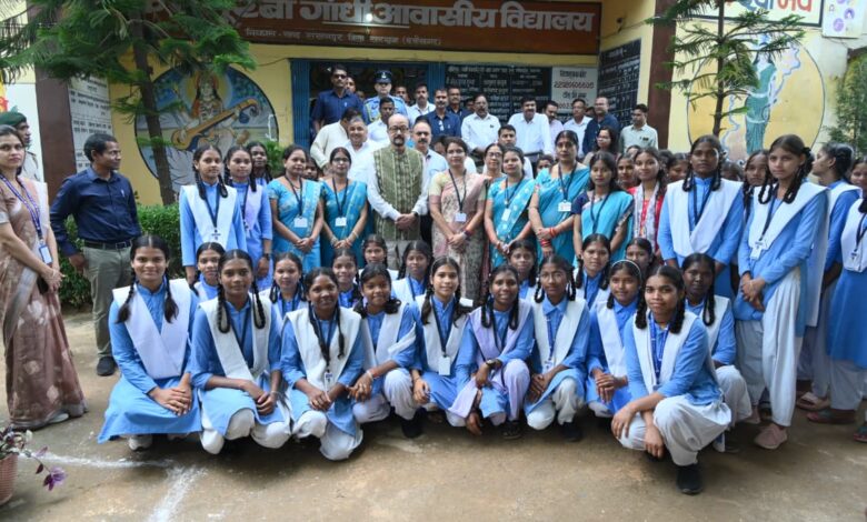 कस्तूरबा गांधी बालिका आवासीय विद्यालय रजपुरीकला पहुंचे राज्यपाल कस्तूरबा गांधी बालिका आवासीय विद्यालय रजपुरीकला पहुंचे राज्यपाल