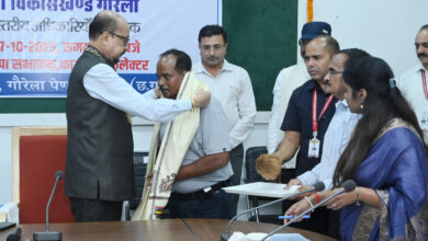 राज्यपाल ने उत्कृष्ट कार्य के लिए डाइट के प्राचार्य को सम्मानित किया राज्यपाल ने उत्कृष्ट कार्य के लिए डाइट के प्राचार्य को सम्मानित किया