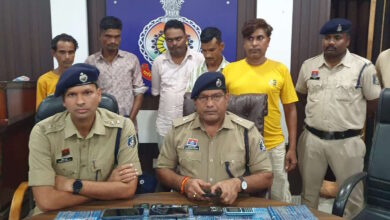 नशीली दवाइयों की बिक्री करने वाले 5 आरोपी गिरफ्तार नशीली दवाइयों की बिक्री करने वाले 5 आरोपी गिरफ्तार
