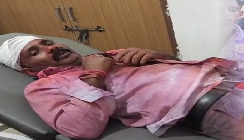 दुर्गा विसर्जन के दौरान कांग्रेस नेता और उसके भाई पर हमला दुर्गा विसर्जन के दौरान कांग्रेस नेता और उसके भाई पर हमला