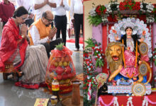 राज्यपाल ने महाकालीबाड़ी विश्वनाथ मंदिर में सपत्निक की पूजा-अर्चना