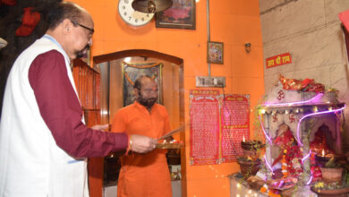 राज्यपाल ने हनुमान मंदिर में की पूजा अर्चना