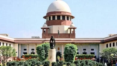 सुप्रीम कोर्ट ने विचाराधीन कैदियों के मतदान अधिकार पर केंद्र और चुनाव आयोग से मांगा जवाब सुप्रीम कोर्ट ने विचाराधीन कैदियों के मतदान अधिकार पर केंद्र और चुनाव आयोग से मांगा जवाब
