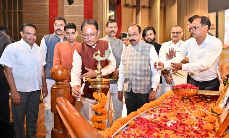 राज्य स्तरीय युवा कवि सम्मेलन आयोजित, छत्तीसगढ़ साहित्य और संस्कृति की धरा: सीएम साय राज्य स्तरीय युवा कवि सम्मेलन आयोजित, छत्तीसगढ़ साहित्य और संस्कृति की धरा: सीएम साय