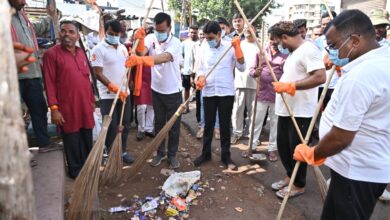 राजस्व मंत्री वर्मा ने खेल मैदान में सफाई कर दिया स्वच्छता का संदेश