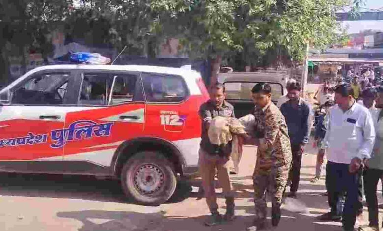 श्योपुर में मिट्टी खुदाई के दौरान हादसा, 4 बच्चे दबे, 1 की मौत, 2 की हालत गंभीर श्योपुर में मिट्टी खुदाई के दौरान हादसा, 4 बच्चे दबे, 1 की मौत, 2 की हालत गंभीर