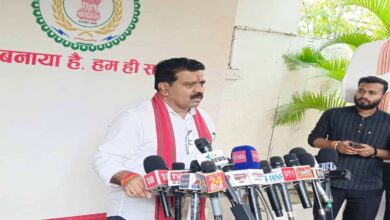 PM मोदी की मौजूदगी में छत्तीसगढ़ में 140 नक्सली करेंगे आत्मसमर्पण PM मोदी की मौजूदगी में छत्तीसगढ़ में 140 नक्सली करेंगे आत्मसमर्पण