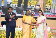 राष्ट्रपति ने धरती आबा’ में उत्कृष्ट प्रदर्शन के लिए कोरिया कलेक्टर को किया सम्मानित राष्ट्रपति ने धरती आबा’ में उत्कृष्ट प्रदर्शन के लिए कोरिया कलेक्टर को किया सम्मानित